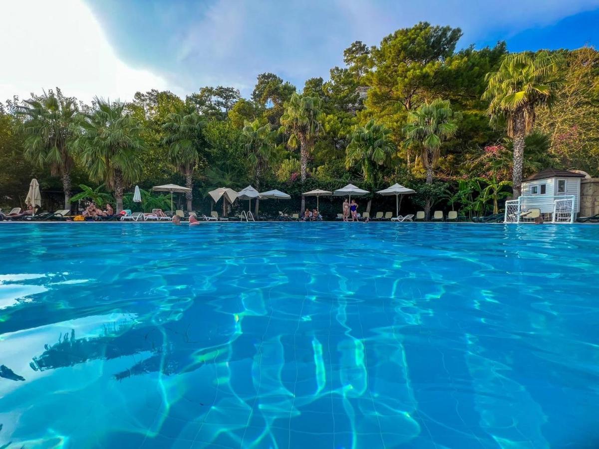 Golden Sunset Hotel&Spa Kemer Exterior foto The swimming pool at the hotel