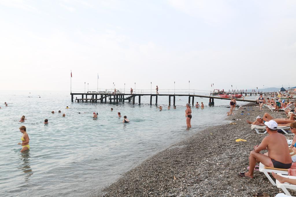 Golden Sunset Hotel&Spa Kemer Exterior foto The pier at the beach of Nea Vrasna